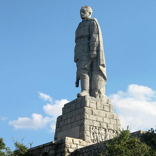 Нажмите на изображение для увеличения
Название: Памятник Алеше в Болгарии, Пловдив 01.jpg
Просмотров: 47
Размер:	177.1 Кб
ID:	1493348