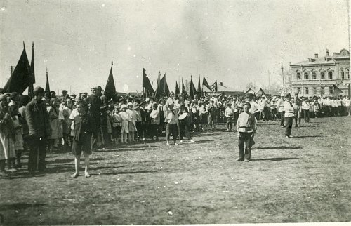 Нажмите на изображение для увеличения
Название: Ярмарочная площадь, пионерский митинг, сентябрь 1924 г.jpg
Просмотров: 45
Размер:	216.8 Кб
ID:	1646097